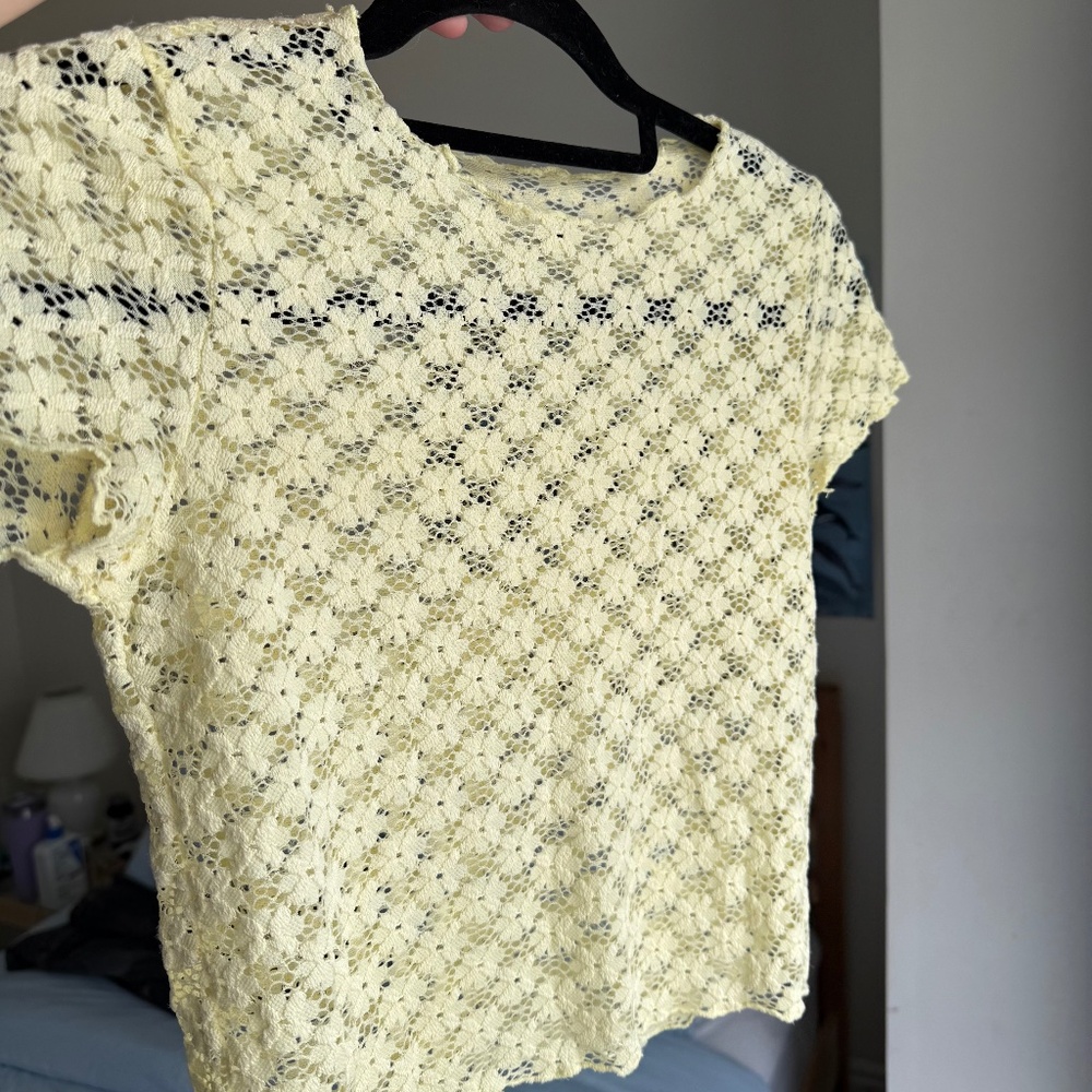🌟2/$14🌟 y2k yellow knit floral cropped t-shirt